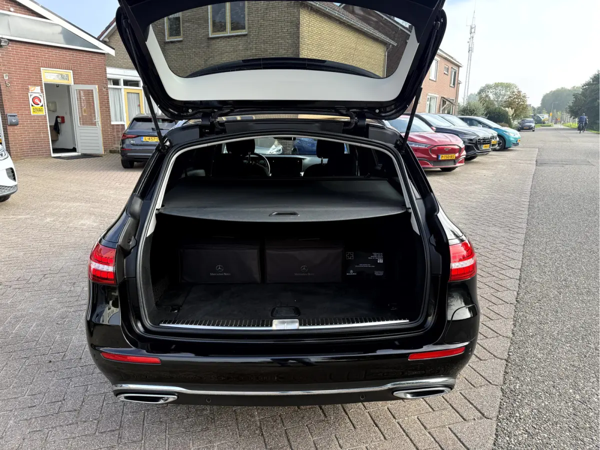 300 e Luxury Line 360 camera, Elek.Trekhaak, Navi