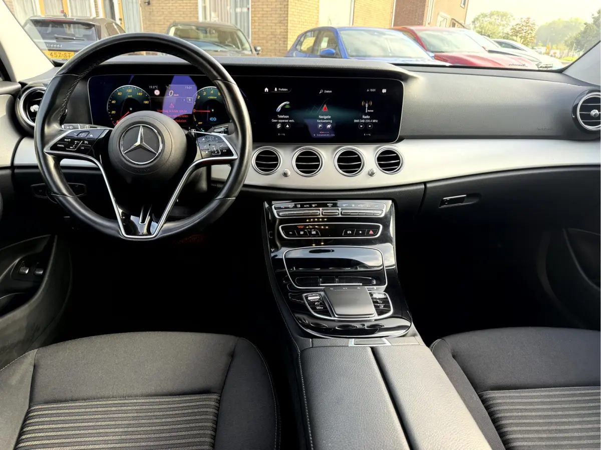 300 e Luxury Line 360 camera, Elek.Trekhaak, Navi