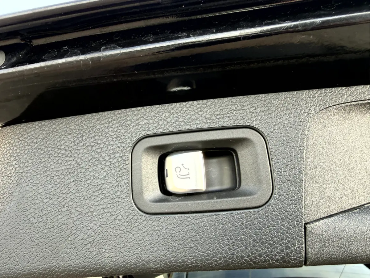 300 e Luxury Line 360 camera, Elek.Trekhaak, Navi