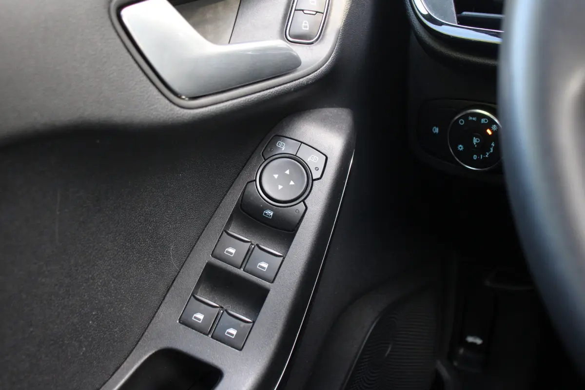 1.0 EcoBoost Hybrid Titanium 125PK | ORIGINEEL NL! | 1E EIGENAAR | DEALER OH | CRUISE | PARKEERSENS. | CARPLAY |