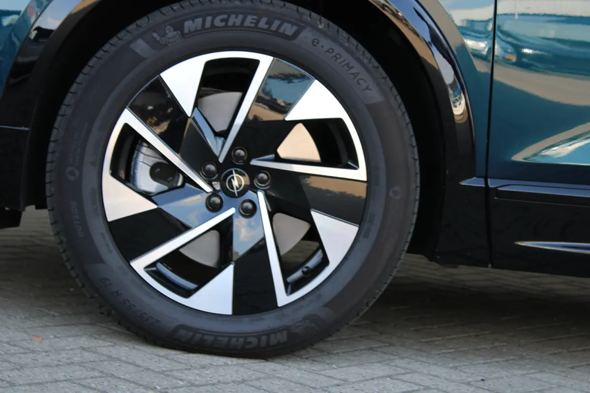 1.6 Turbo Plug-in-Hybrid GS | Matrix LED | Focal Audio | Schuif-kanteldak | Elektrische achterklep | ACC |