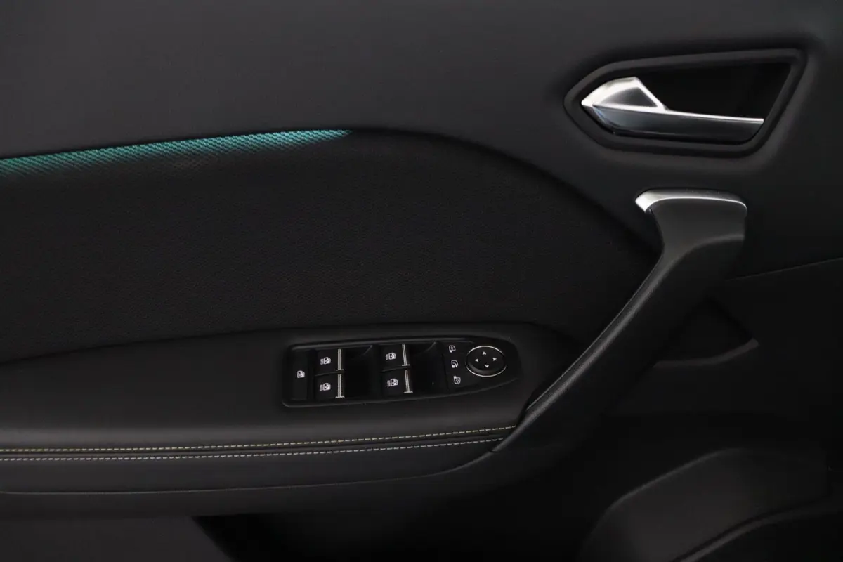 iconic full hybrid E-Tech 160 | pack light & sound |