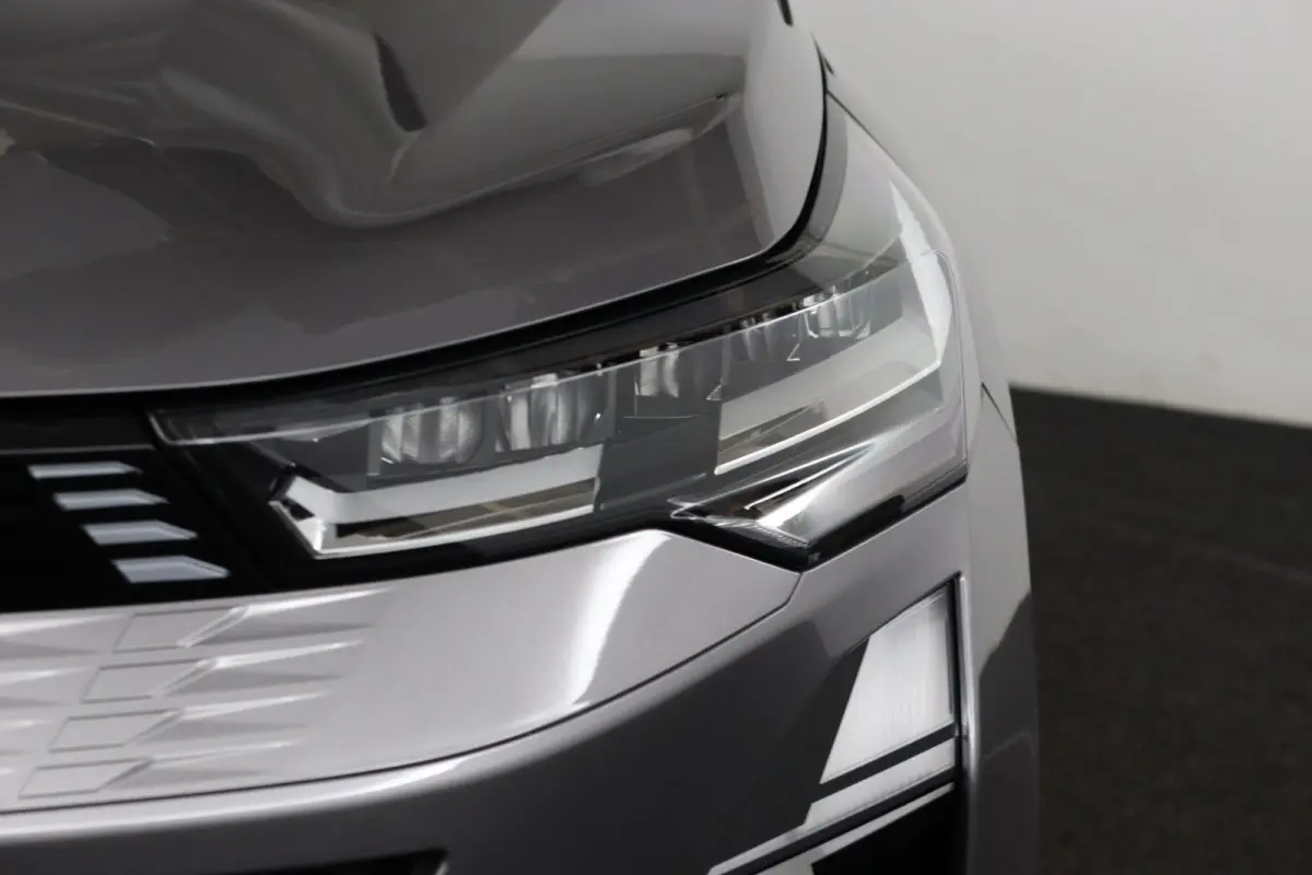 iconic full hybrid E-Tech 160 | pack light & sound |