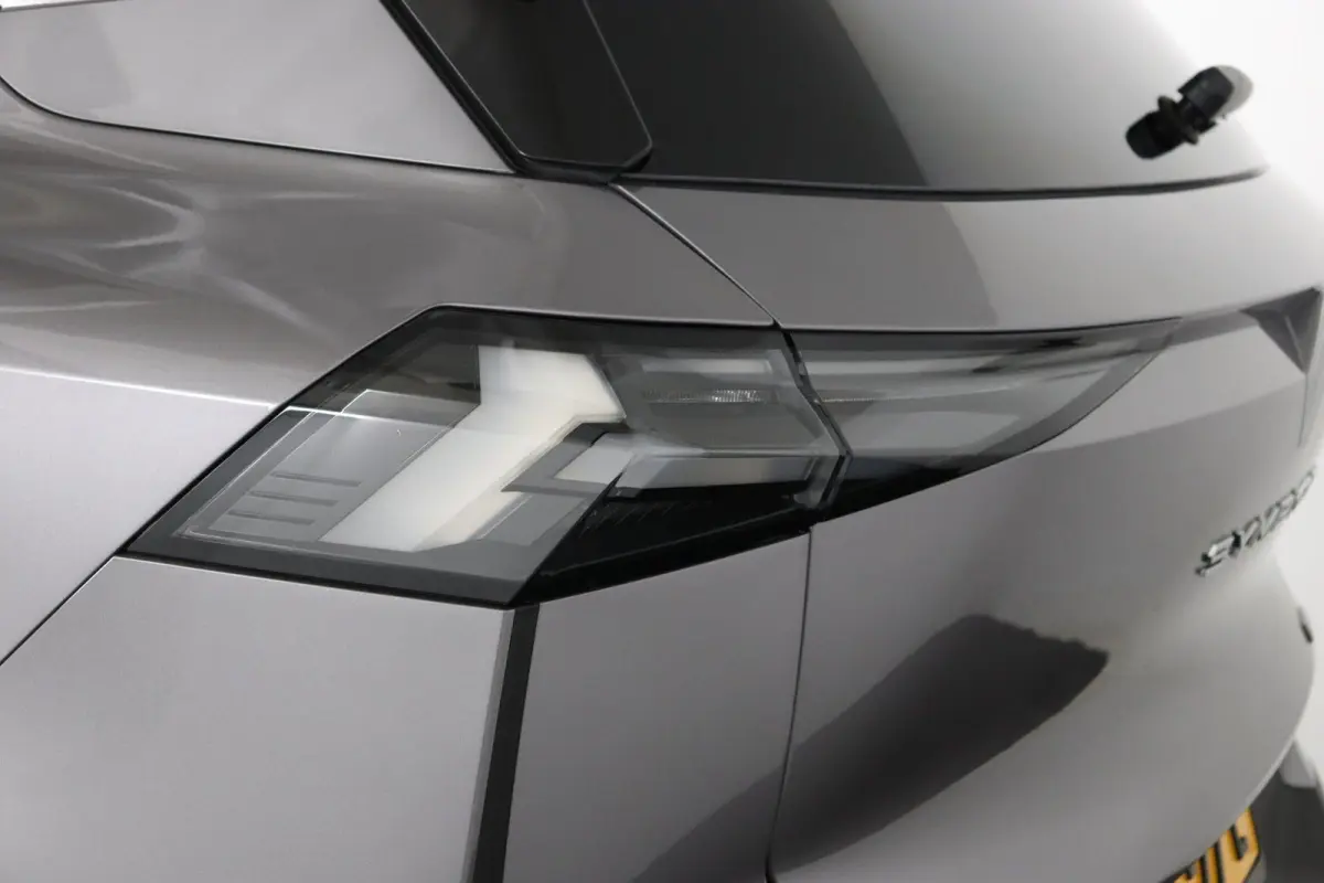 iconic full hybrid E-Tech 160 | pack light & sound |