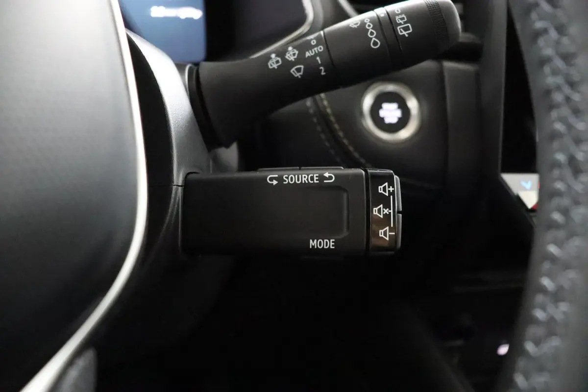 iconic full hybrid E-Tech 160 | pack light & sound |