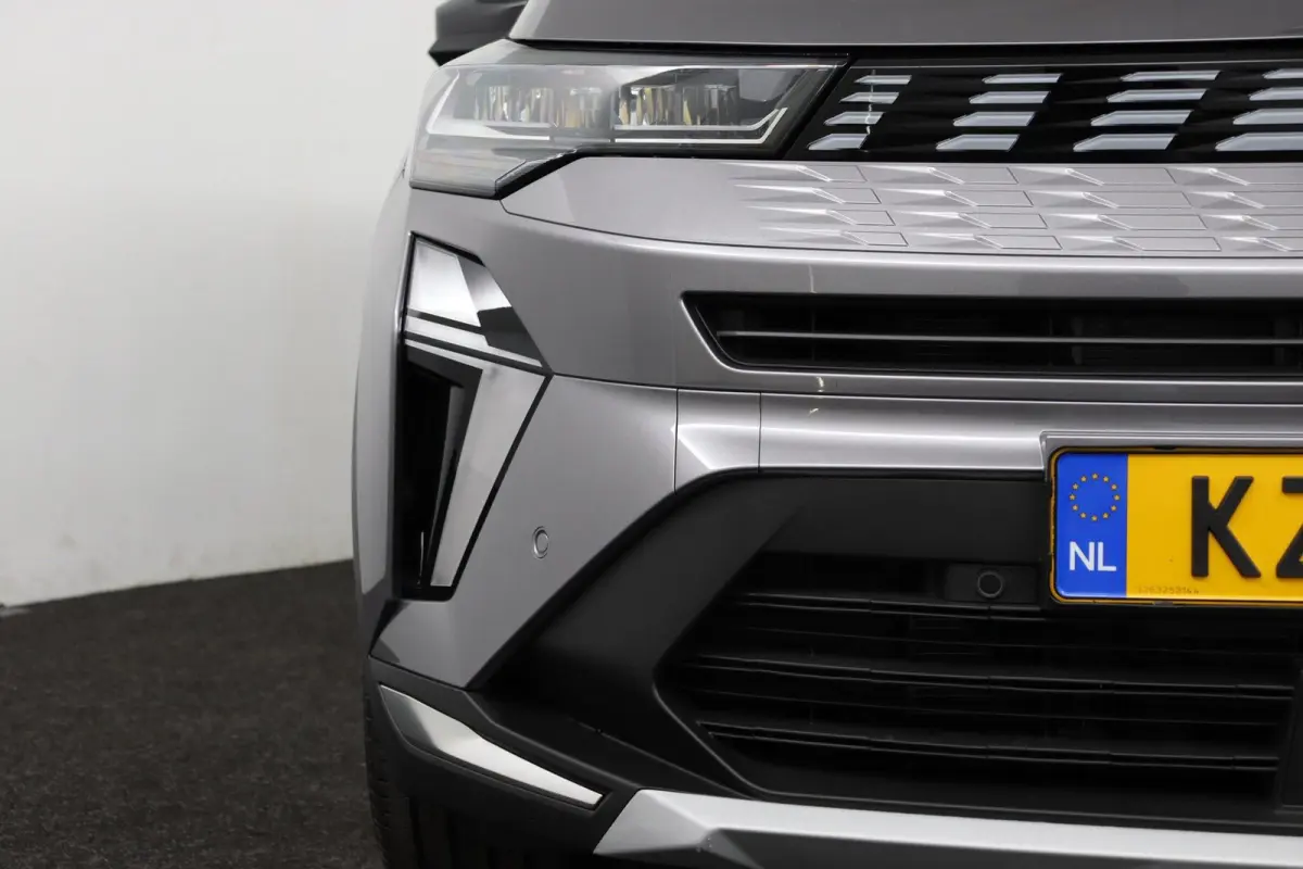 iconic full hybrid E-Tech 160 | pack light & sound |