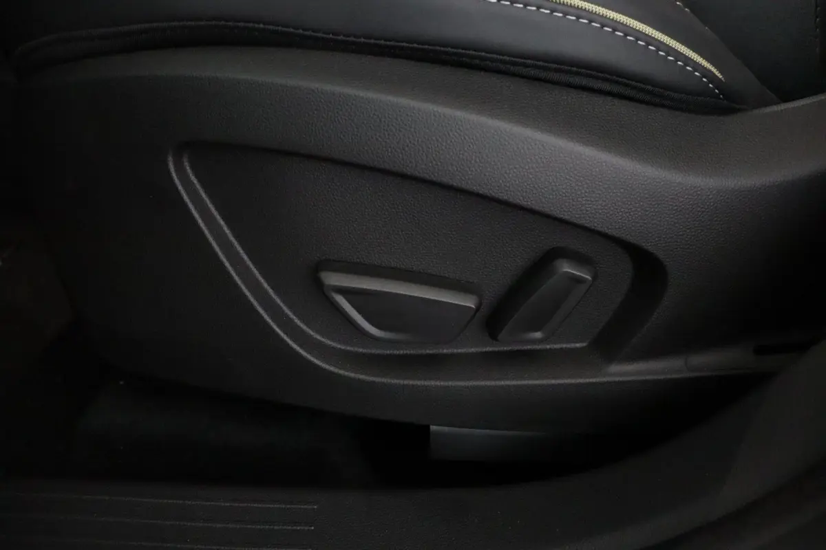 iconic full hybrid E-Tech 160 | pack light & sound |