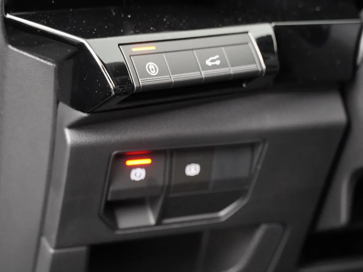 techno full hybrid E-Tech 200 | noir étoilé GNE |