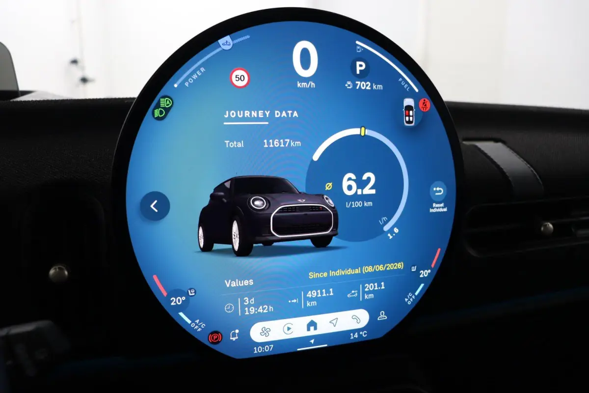 Cooper C Favoured Uitvoering | Pakket S | Stoel- en stuurverwarming | Head-Up Display | Comfort Access