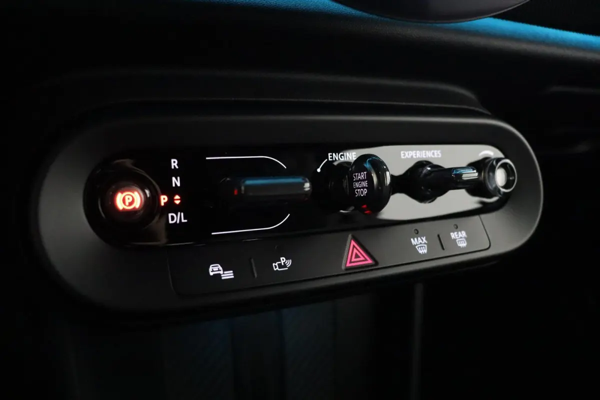 Cooper C Favoured Uitvoering | Pakket S | Stoel- en stuurverwarming | Head-Up Display | Comfort Access