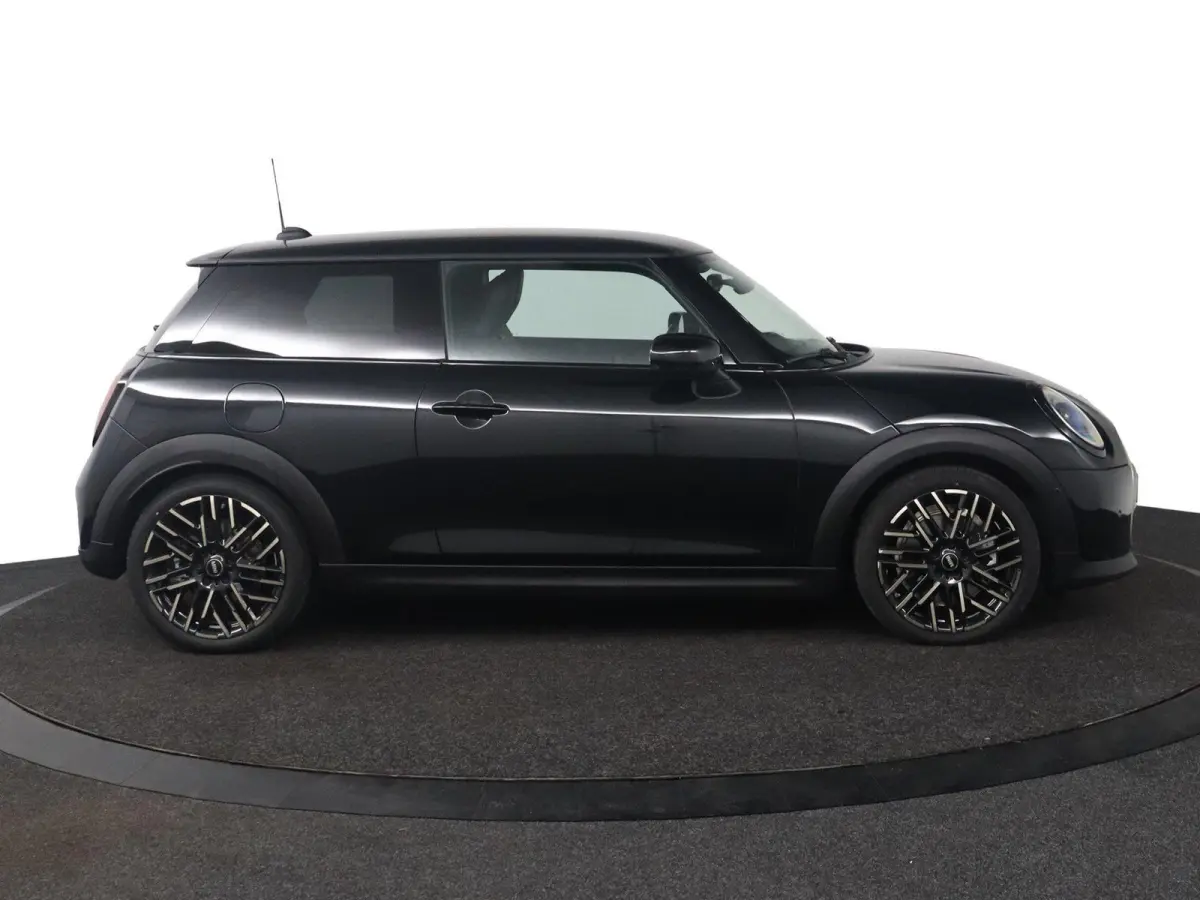 Cooper C Favoured Uitvoering | Pakket S | Stoel- en stuurverwarming | Head-Up Display | Comfort Access