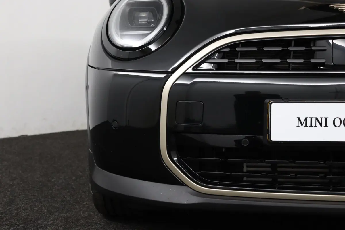 Cooper C Favoured Uitvoering | Pakket S | Stoel- en stuurverwarming | Head-Up Display | Comfort Access