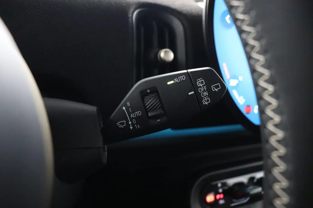 Cooper C Favoured Uitvoering | Pakket S | Stoel- en stuurverwarming | Head-Up Display | Comfort Access