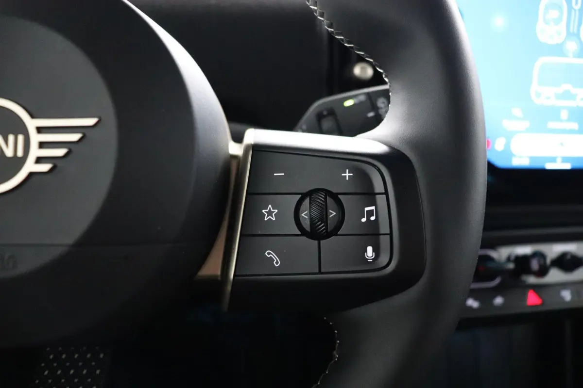 Cooper C Favoured Uitvoering | Pakket S | Stoel- en stuurverwarming | Head-Up Display | Comfort Access