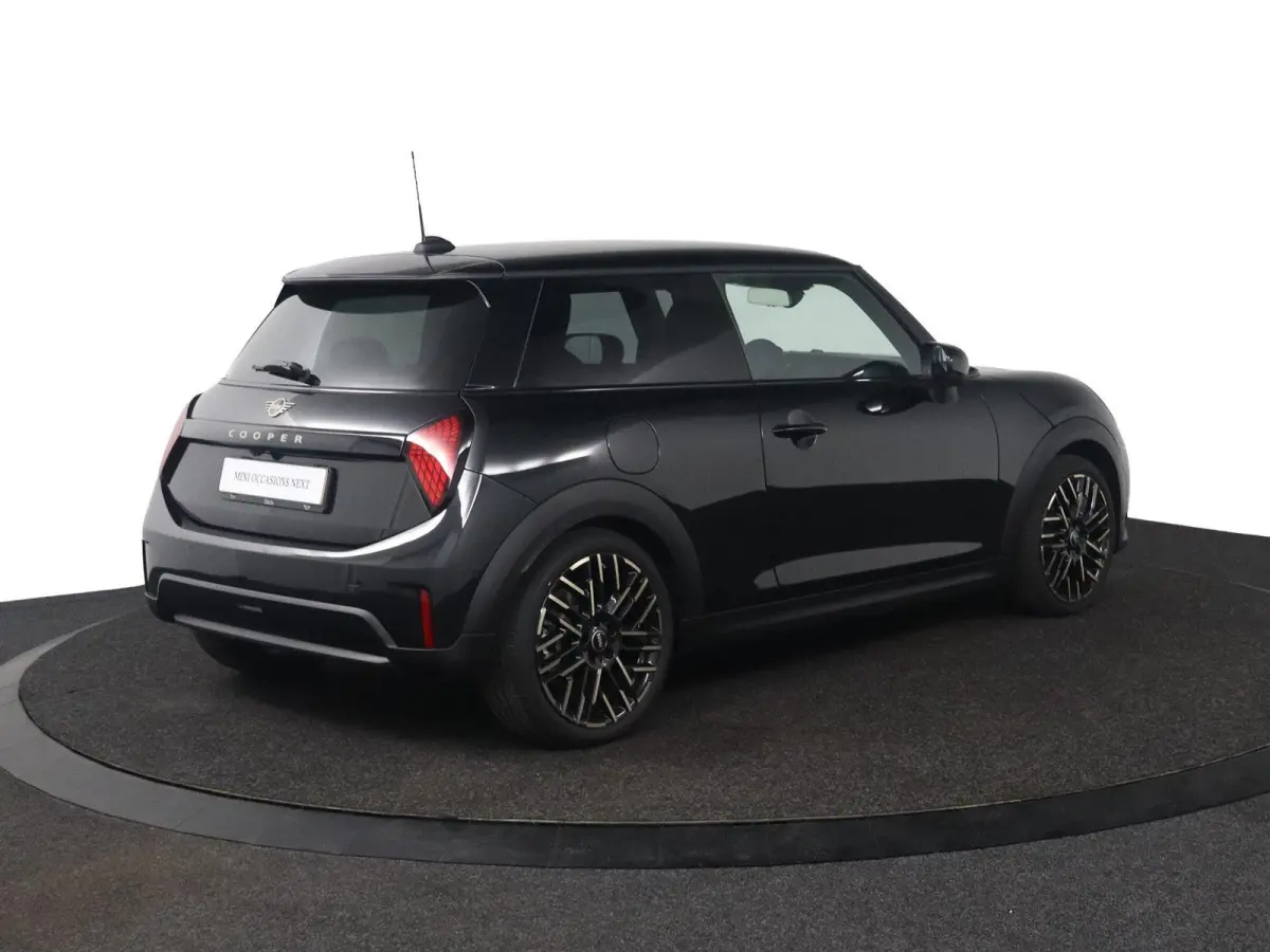Cooper C Favoured Uitvoering | Pakket S | Stoel- en stuurverwarming | Head-Up Display | Comfort Access