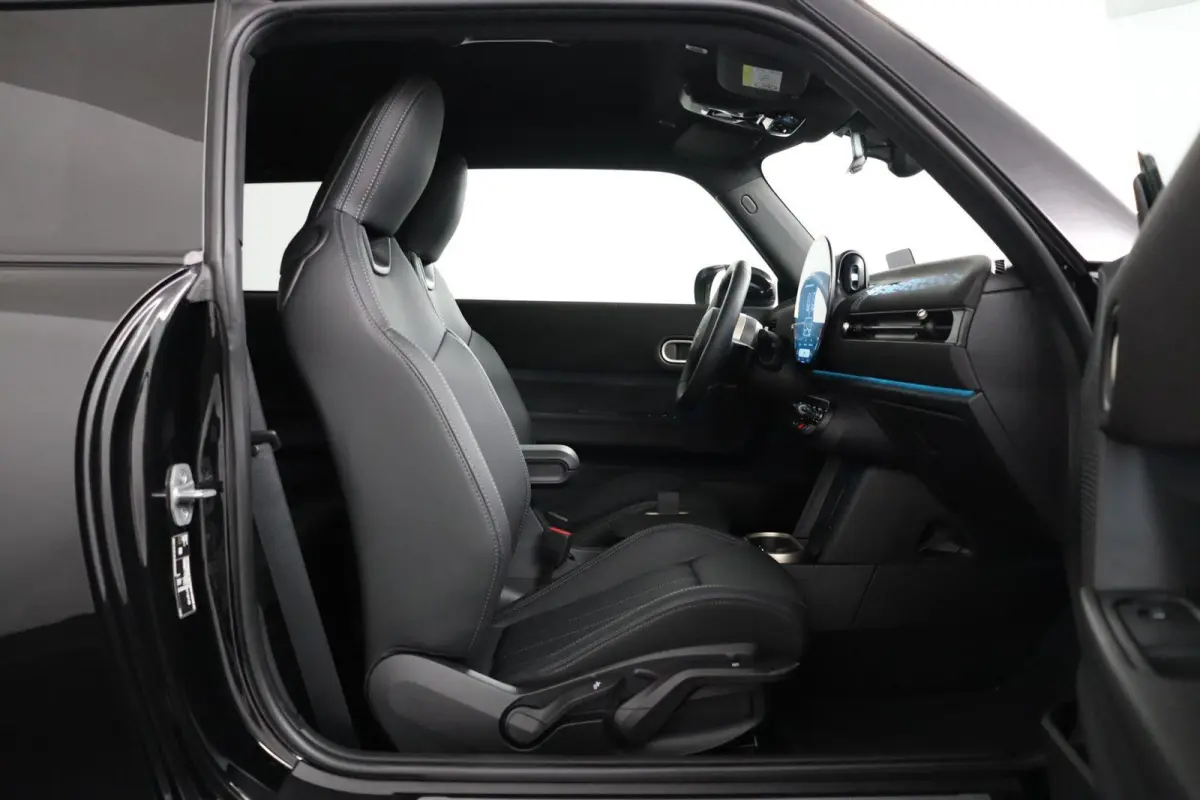 Cooper C Favoured Uitvoering | Pakket S | Stoel- en stuurverwarming | Head-Up Display | Comfort Access