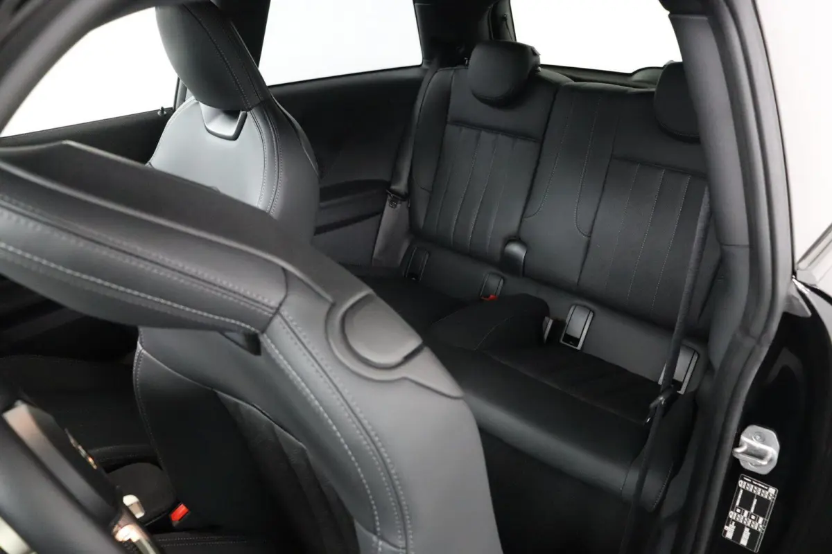Cooper C Favoured Uitvoering | Pakket S | Stoel- en stuurverwarming | Head-Up Display | Comfort Access