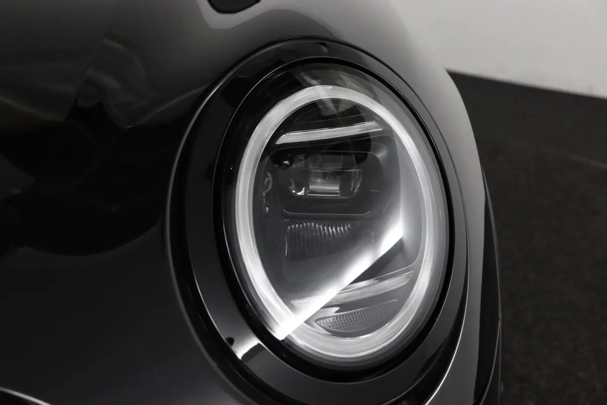 Cooper C Favoured Uitvoering | Pakket S | Stoel- en stuurverwarming | Head-Up Display | Comfort Access