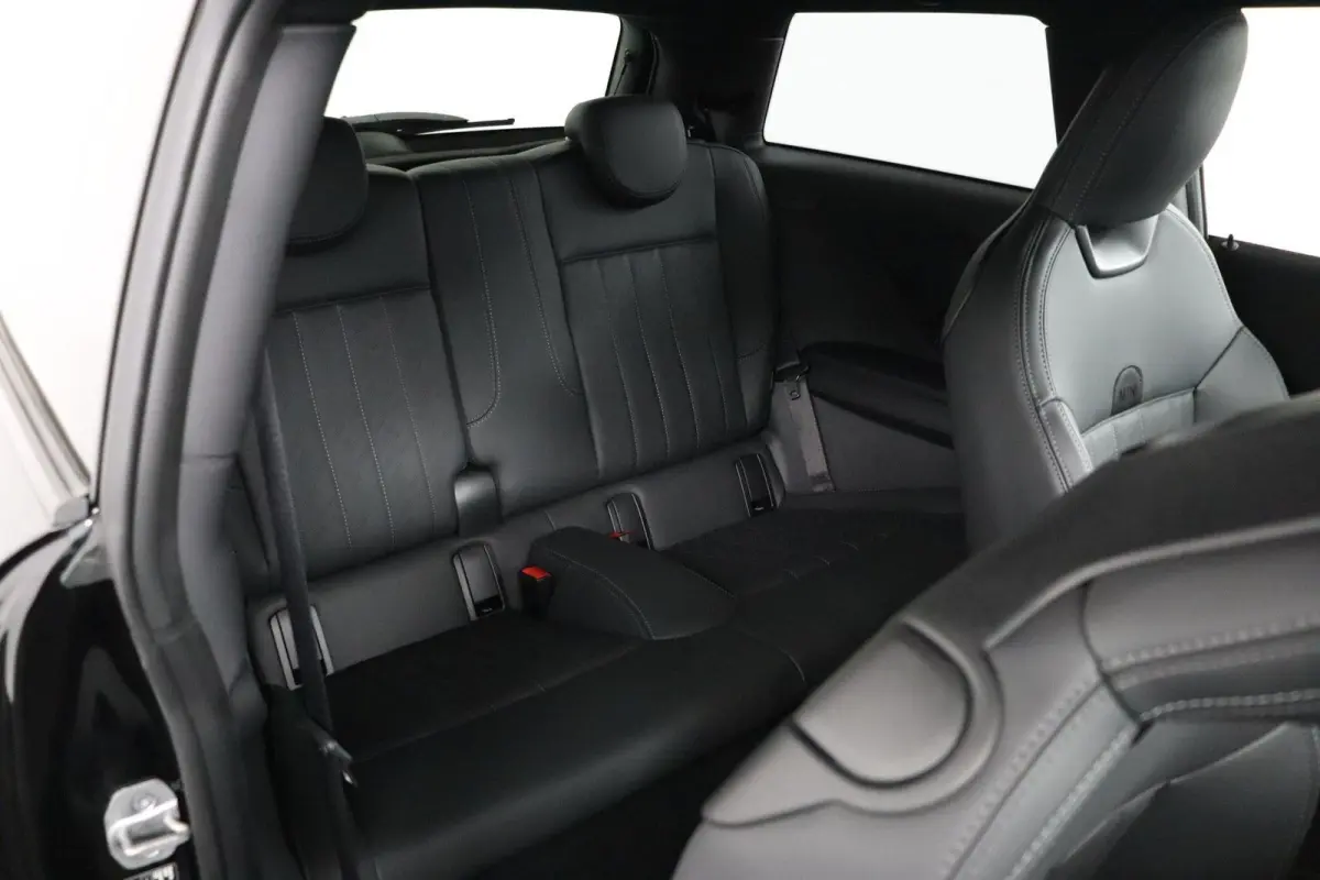 Cooper C Favoured Uitvoering | Pakket S | Stoel- en stuurverwarming | Head-Up Display | Comfort Access
