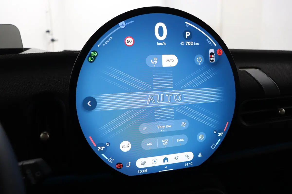 Cooper C Favoured Uitvoering | Pakket S | Stoel- en stuurverwarming | Head-Up Display | Comfort Access