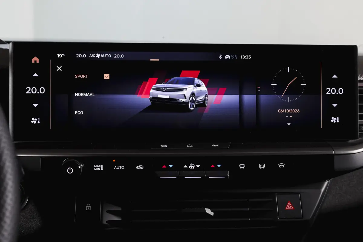 1.2 Turbo Hybrid GS | Tech Pack | Adapt. Cruise | HUD | Focal | Stoel-+Stuurverw. | 360 Camera | NAV + App. Connect | LM 19" | 6365