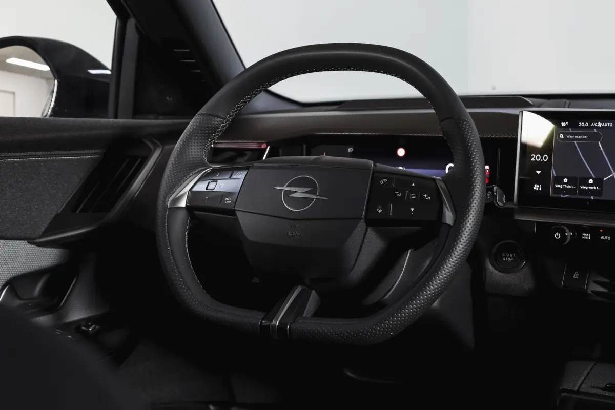 1.2 Turbo Hybrid GS | Tech Pack | Adapt. Cruise | HUD | Focal | Stoel-+Stuurverw. | 360 Camera | NAV + App. Connect | LM 19" | 6365
