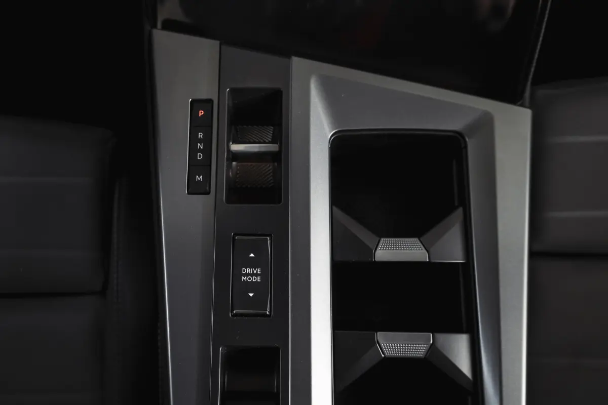 1.2 Turbo Hybrid GS | Tech Pack | Adapt. Cruise | HUD | Focal | Stoel-+Stuurverw. | 360 Camera | NAV + App. Connect | LM 19" | 6365