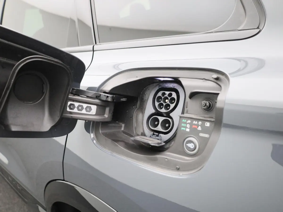 edition 83 kWh 252 PK | Adaptive cruise control | Navigatie | Stuurverwarming | Stoelverwarming voor & achter | Elektrisch instel. voorstoelen | 360 Camera | Smartphone interface | MMI-bijri