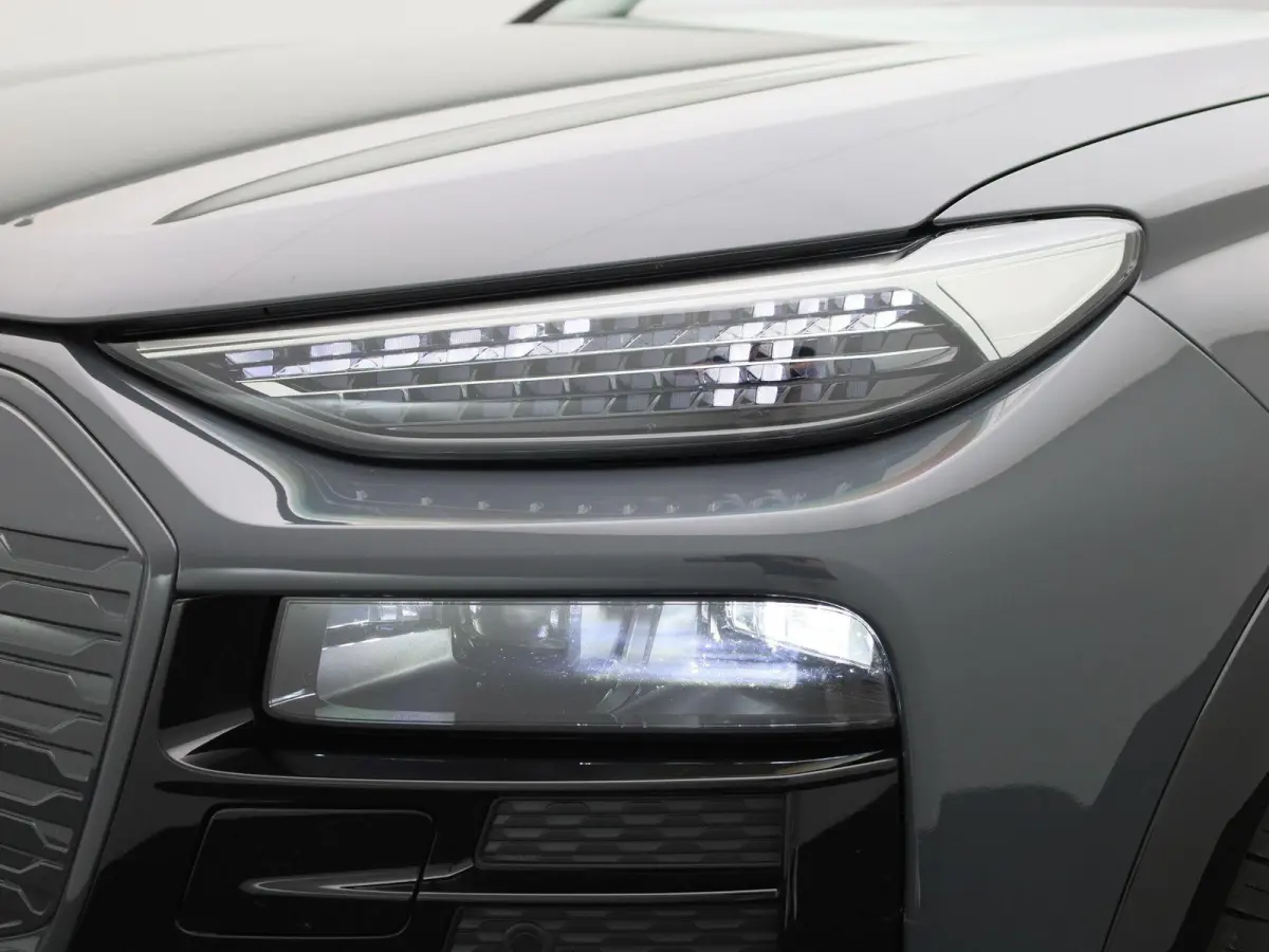 edition 83 kWh 252 PK | Adaptive cruise control | Navigatie | Stuurverwarming | Stoelverwarming voor & achter | Elektrisch instel. voorstoelen | 360 Camera | Smartphone interface | MMI-bijri