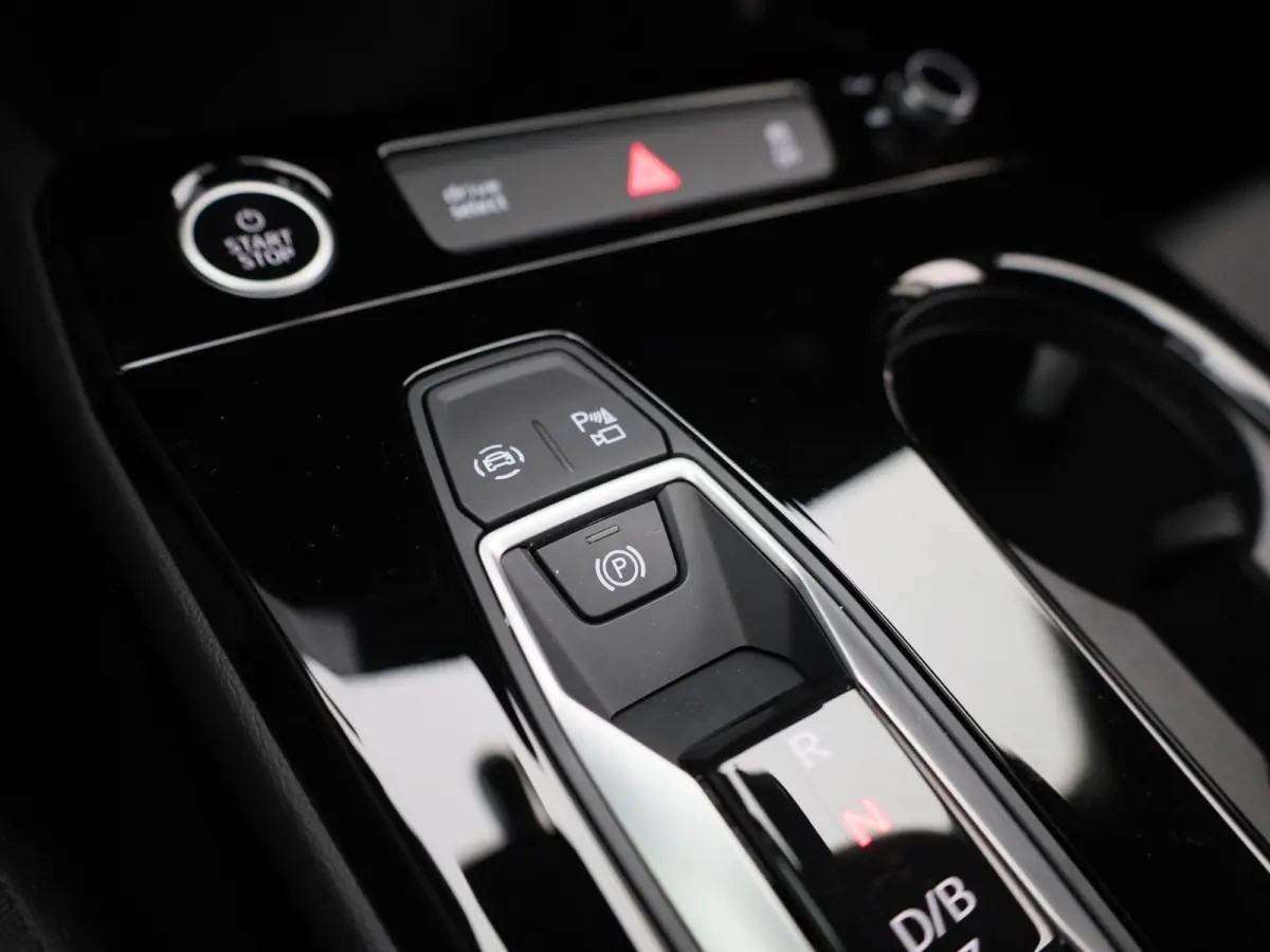 edition 83 kWh 252 PK | Adaptive cruise control | Navigatie | Stuurverwarming | Stoelverwarming voor & achter | Elektrisch instel. voorstoelen | 360 Camera | Smartphone interface | MMI-bijri