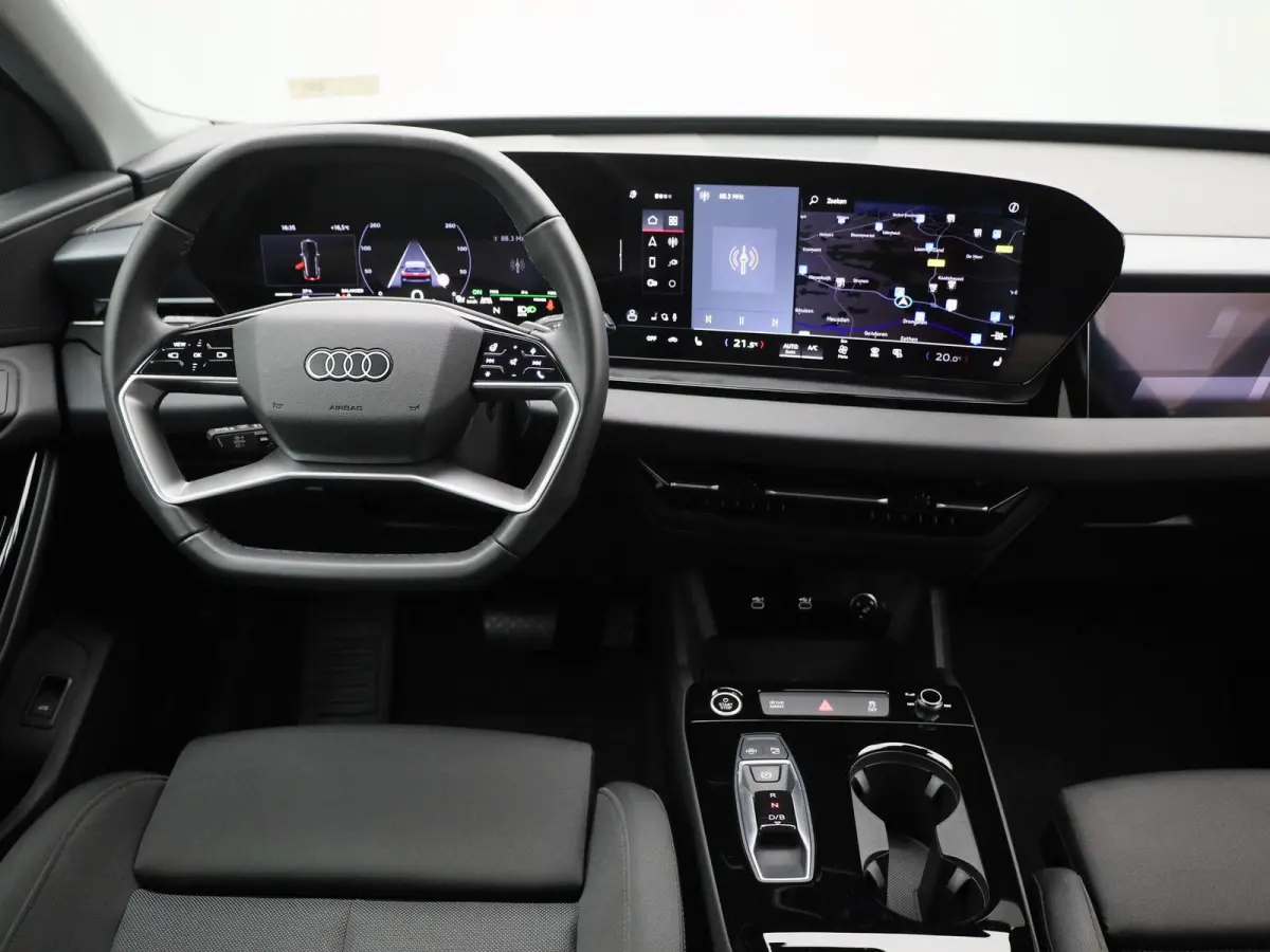 edition 83 kWh 252 PK | Adaptive cruise control | Navigatie | Stuurverwarming | Stoelverwarming voor & achter | Elektrisch instel. voorstoelen | 360 Camera | Smartphone interface | MMI-bijri