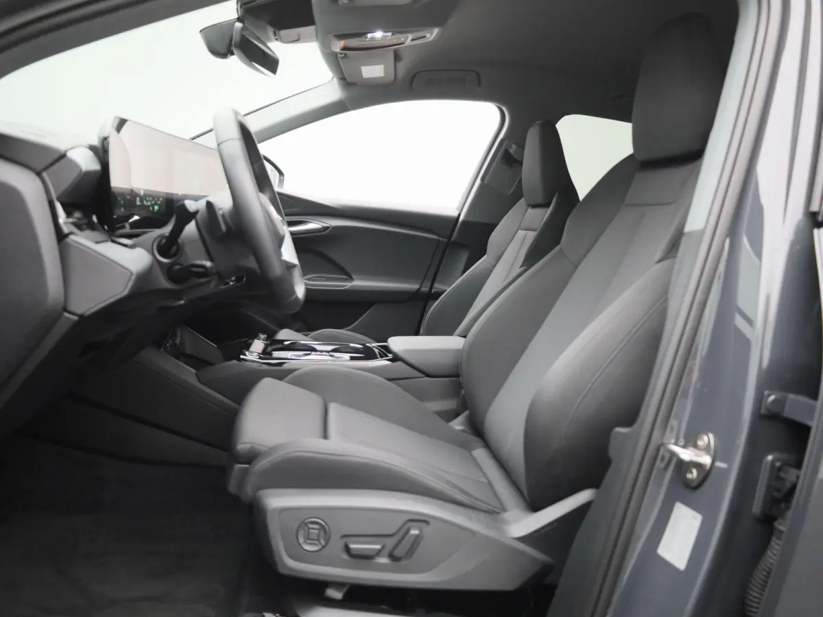edition 83 kWh 252 PK | Adaptive cruise control | Navigatie | Stuurverwarming | Stoelverwarming voor & achter | Elektrisch instel. voorstoelen | 360 Camera | Smartphone interface | MMI-bijri