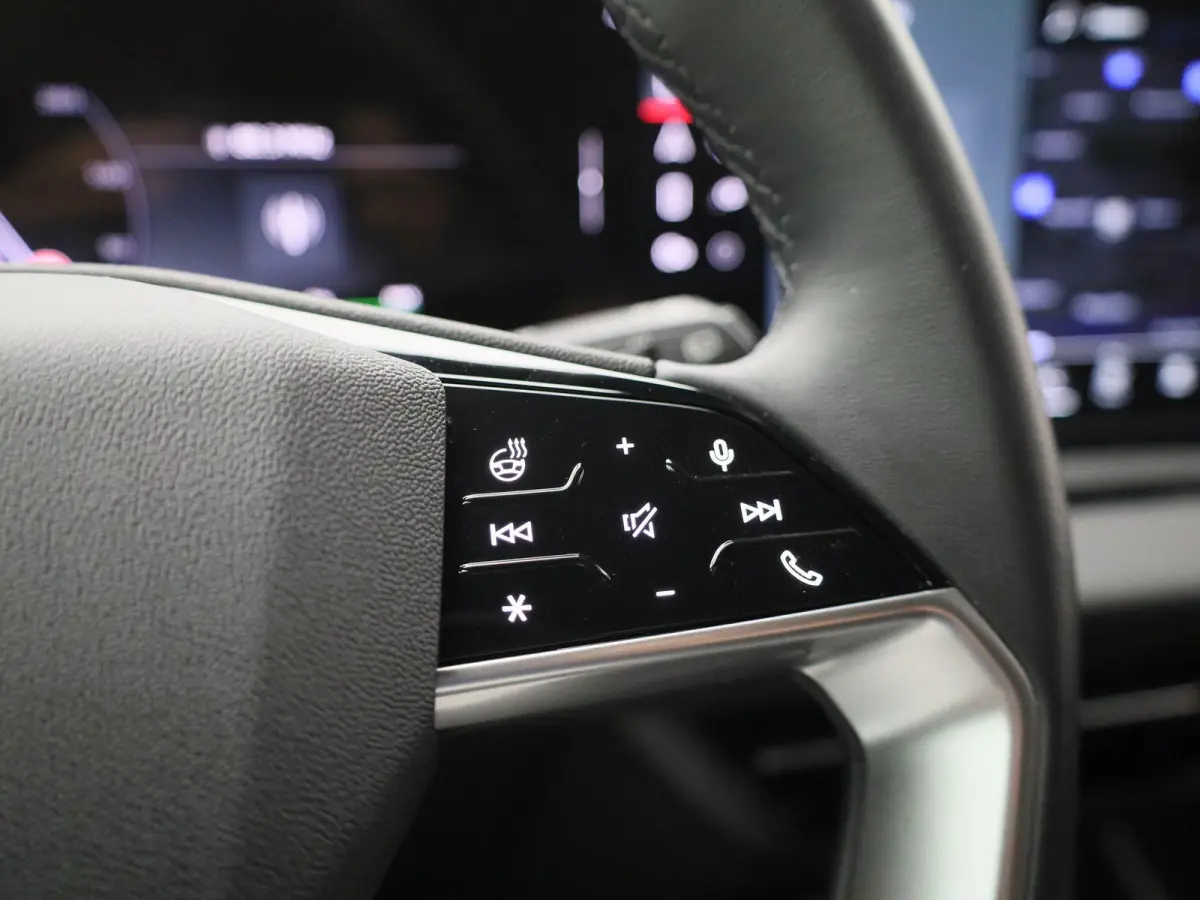 edition 83 kWh 252 PK | Adaptive cruise control | Navigatie | Stuurverwarming | Stoelverwarming voor & achter | Elektrisch instel. voorstoelen | 360 Camera | Smartphone interface | MMI-bijri