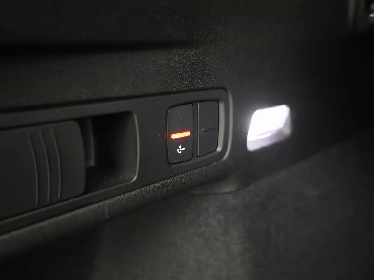 edition 83 kWh 252 PK | Adaptive cruise control | Navigatie | Stuurverwarming | Stoelverwarming voor & achter | Elektrisch instel. voorstoelen | 360 Camera | Smartphone interface | MMI-bijri
