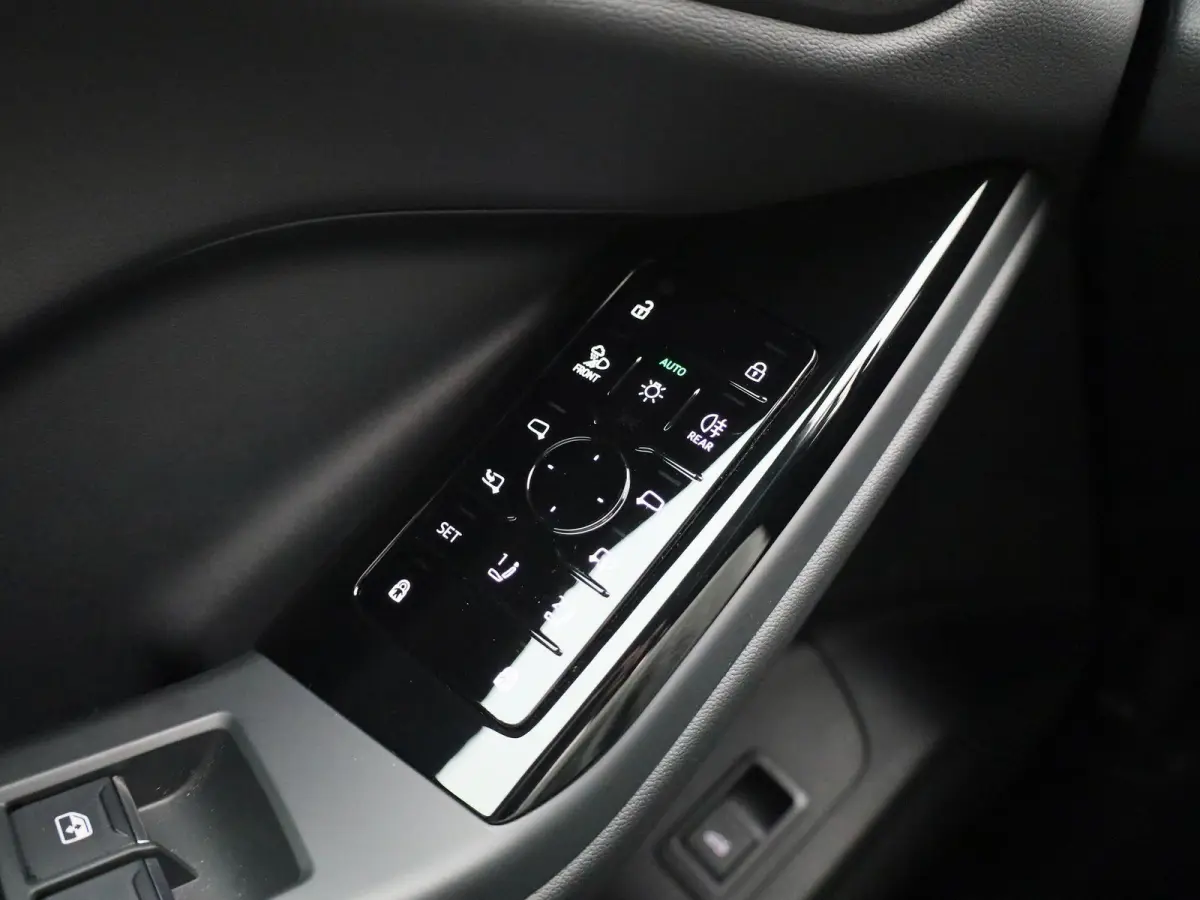 edition 83 kWh 252 PK | Adaptive cruise control | Navigatie | Stuurverwarming | Stoelverwarming voor & achter | Elektrisch instel. voorstoelen | 360 Camera | Smartphone interface | MMI-bijri