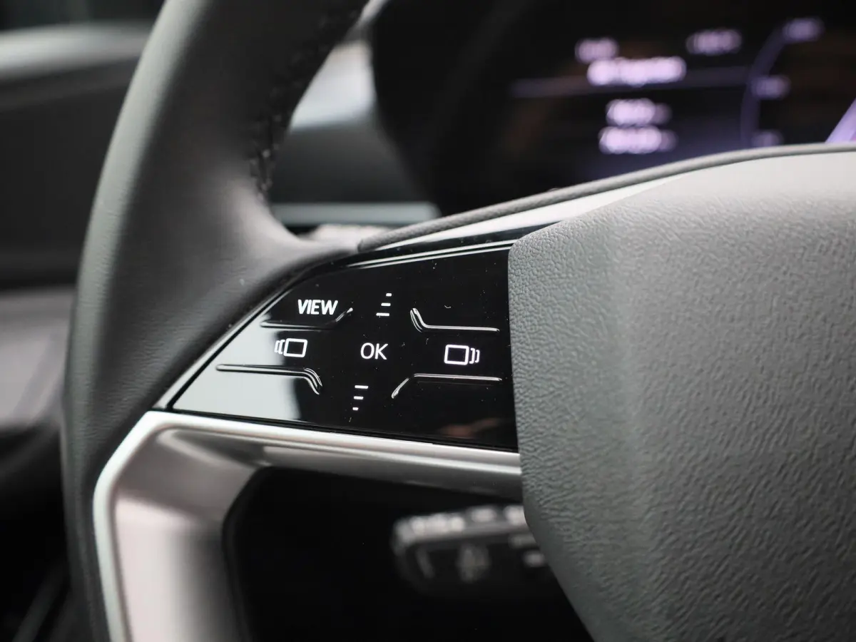 edition 83 kWh 252 PK | Adaptive cruise control | Navigatie | Stuurverwarming | Stoelverwarming voor & achter | Elektrisch instel. voorstoelen | 360 Camera | Smartphone interface | MMI-bijri