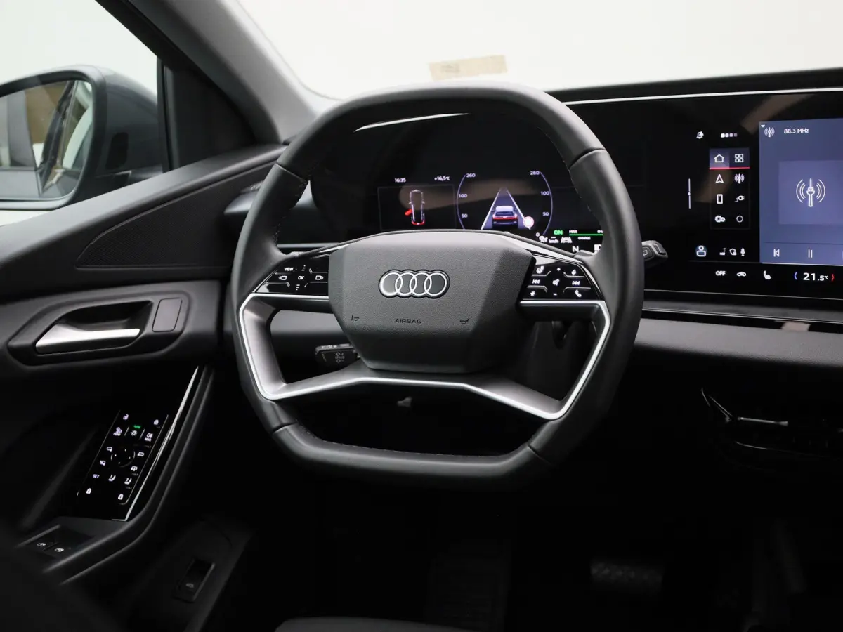 edition 83 kWh 252 PK | Adaptive cruise control | Navigatie | Stuurverwarming | Stoelverwarming voor & achter | Elektrisch instel. voorstoelen | 360 Camera | Smartphone interface | MMI-bijri