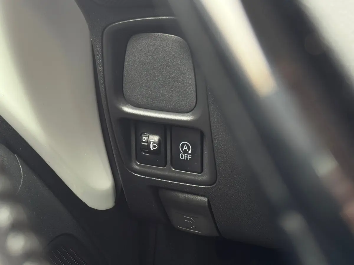 1.0 VTi Feel | Cruise Control | Bluethooth | Airco | Led | Achterbank in delen neerklapbaar | Airco | Bluetooth telefoonvoorbereiding