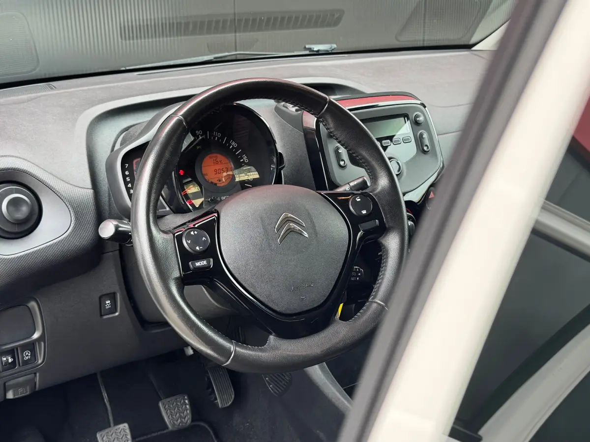 1.0 VTi Feel | Cruise Control | Bluethooth | Airco | Led | Achterbank in delen neerklapbaar | Airco | Bluetooth telefoonvoorbereiding