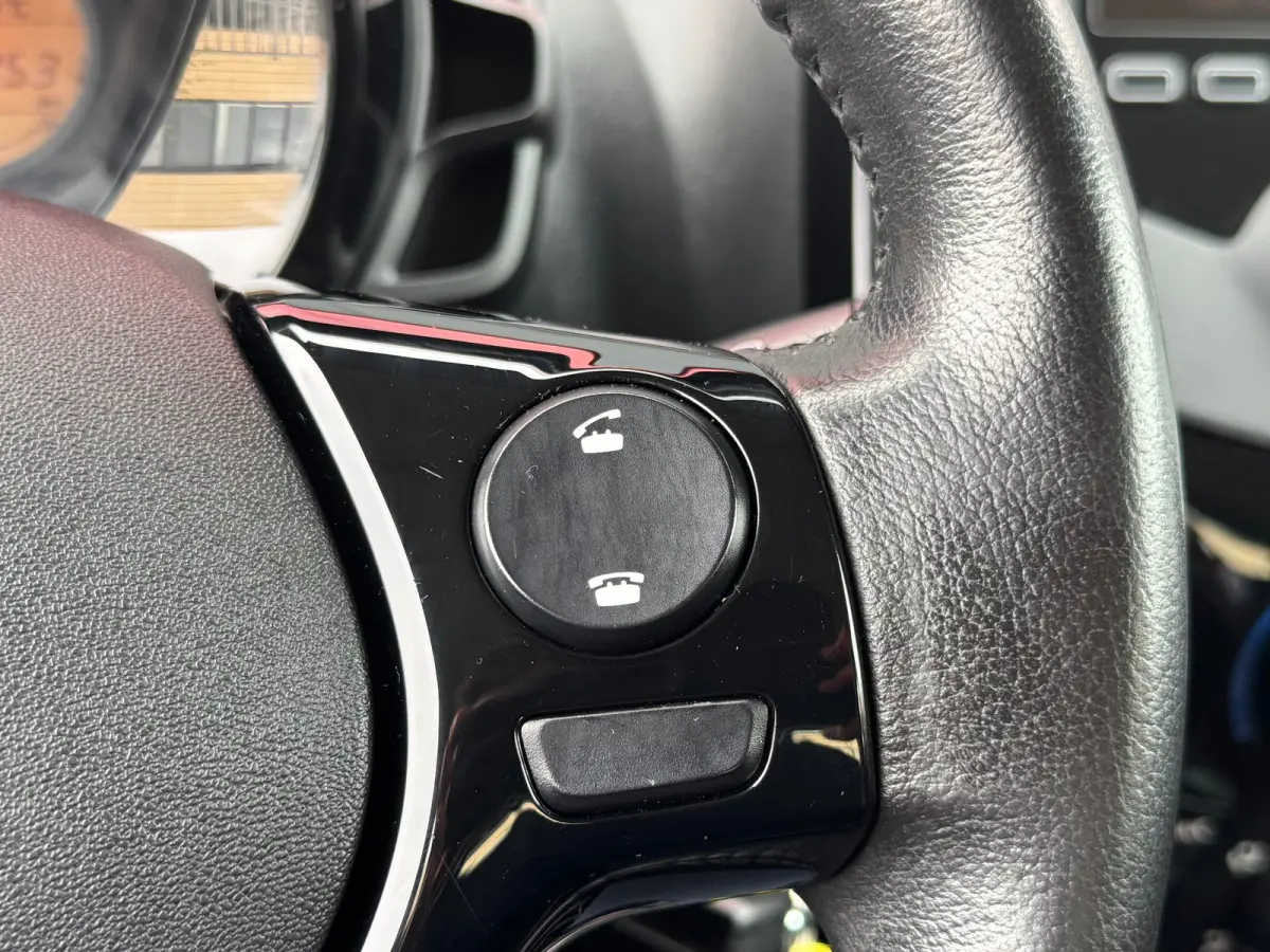 1.0 VTi Feel | Cruise Control | Bluethooth | Airco | Led | Achterbank in delen neerklapbaar | Airco | Bluetooth telefoonvoorbereiding