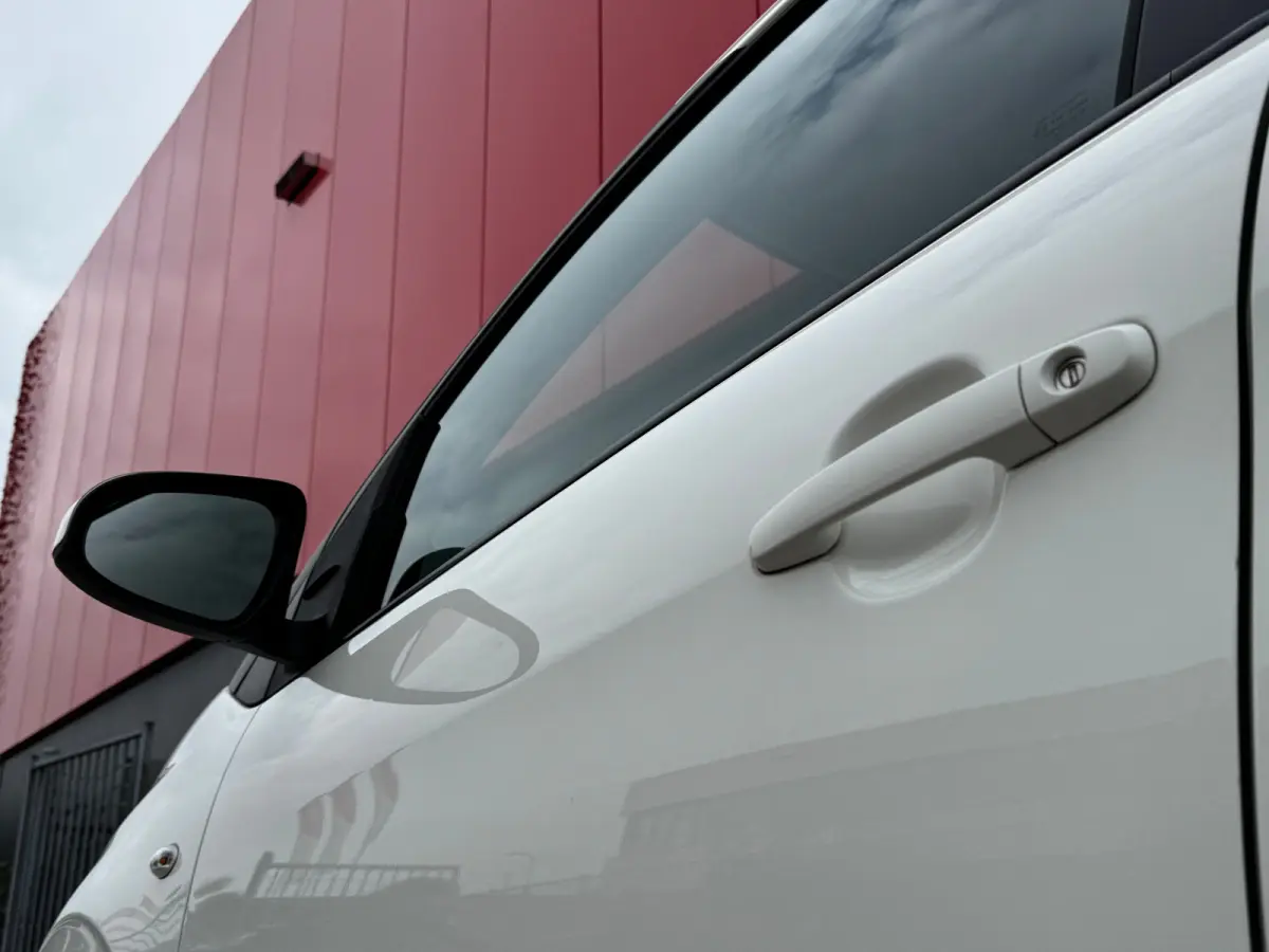 1.0 VTi Feel | Cruise Control | Bluethooth | Airco | Led | Achterbank in delen neerklapbaar | Airco | Bluetooth telefoonvoorbereiding