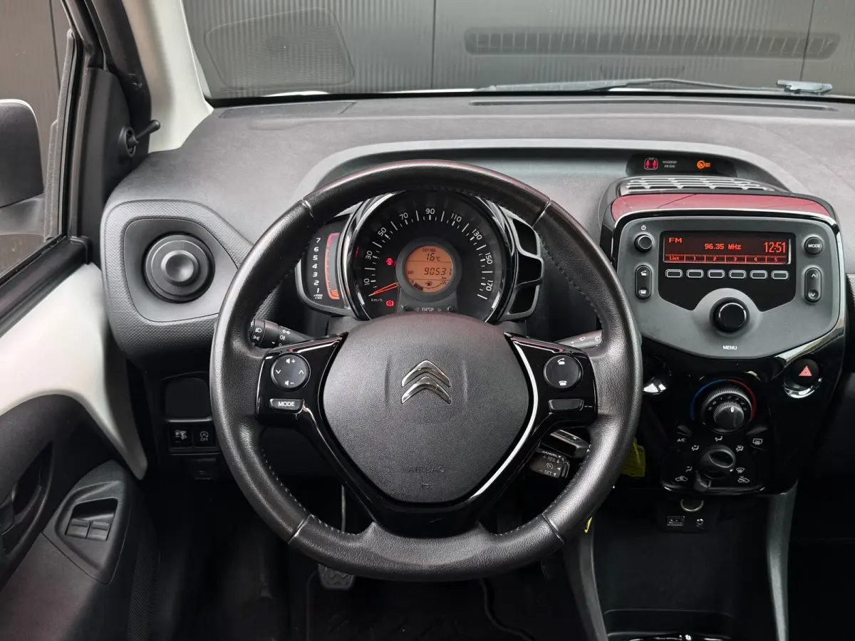 1.0 VTi Feel | Cruise Control | Bluethooth | Airco | Led | Achterbank in delen neerklapbaar | Airco | Bluetooth telefoonvoorbereiding