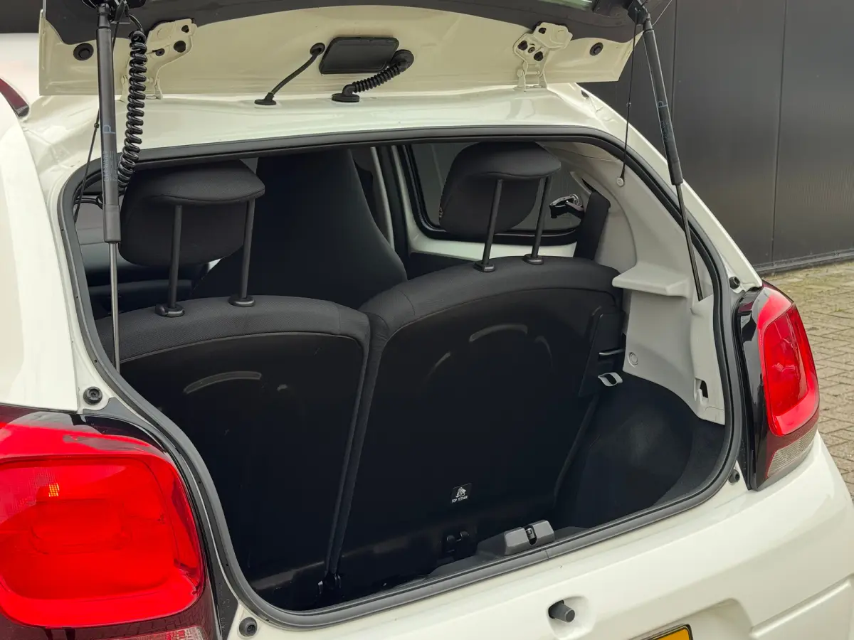 1.0 VTi Feel | Cruise Control | Bluethooth | Airco | Led | Achterbank in delen neerklapbaar | Airco | Bluetooth telefoonvoorbereiding