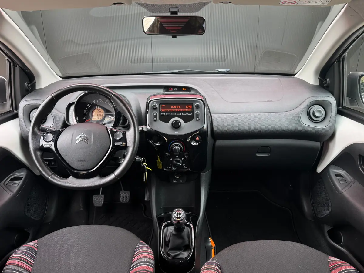 1.0 VTi Feel | Cruise Control | Bluethooth | Airco | Led | Achterbank in delen neerklapbaar | Airco | Bluetooth telefoonvoorbereiding