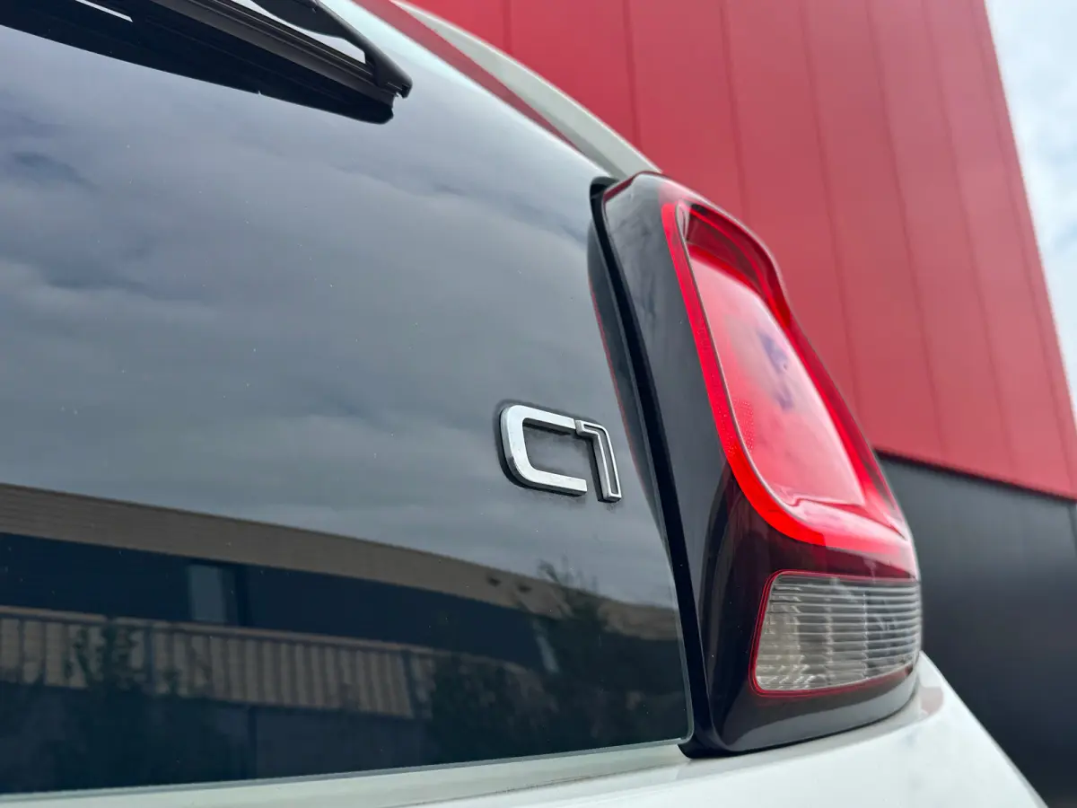 1.0 VTi Feel | Cruise Control | Bluethooth | Airco | Led | Achterbank in delen neerklapbaar | Airco | Bluetooth telefoonvoorbereiding