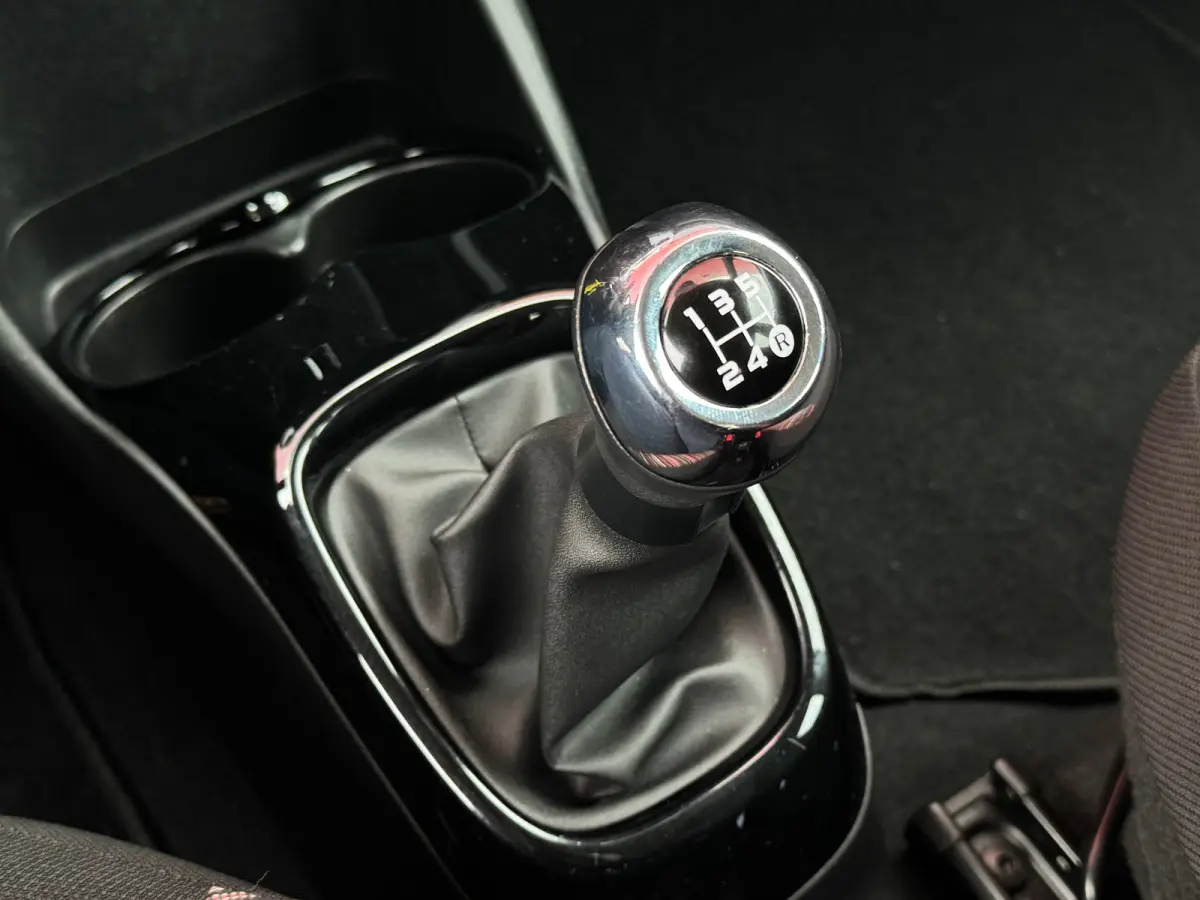 1.0 VTi Feel | Cruise Control | Bluethooth | Airco | Led | Achterbank in delen neerklapbaar | Airco | Bluetooth telefoonvoorbereiding