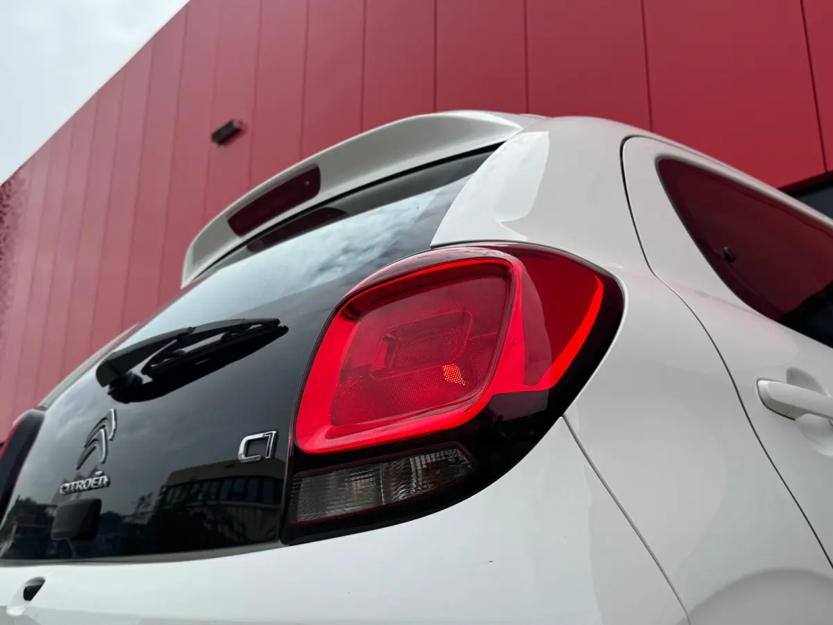 1.0 VTi Feel | Cruise Control | Bluethooth | Airco | Led | Achterbank in delen neerklapbaar | Airco | Bluetooth telefoonvoorbereiding