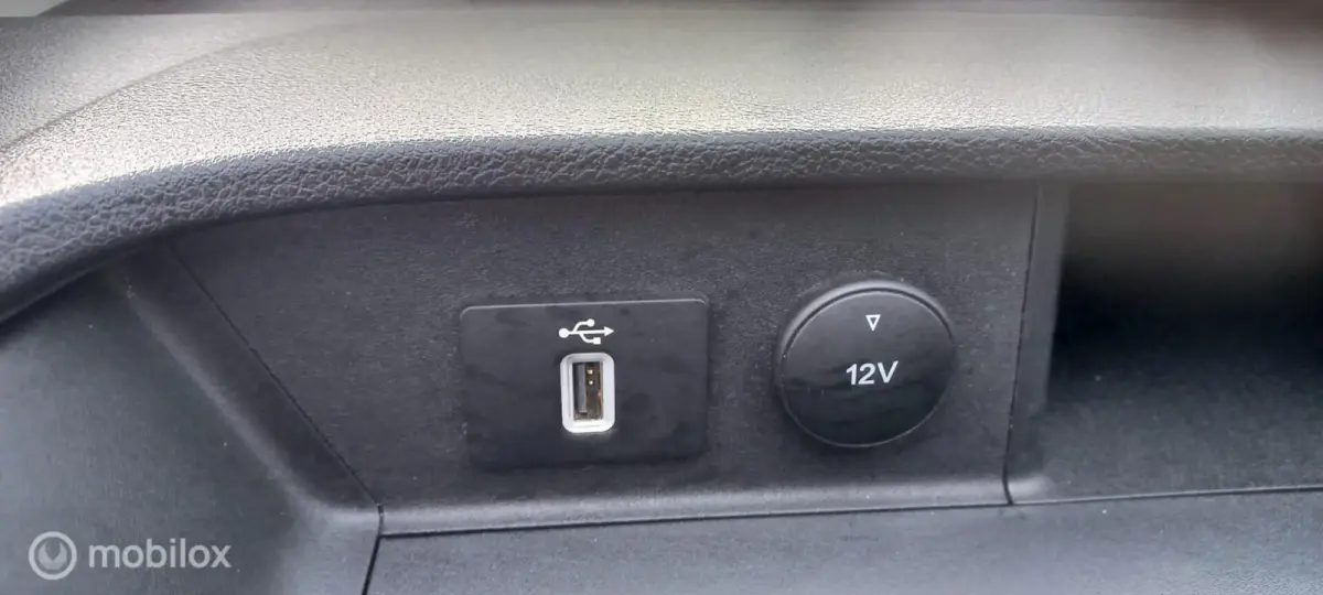 300 2.0 TDCI L2H1 Limited/AUTOMAAT