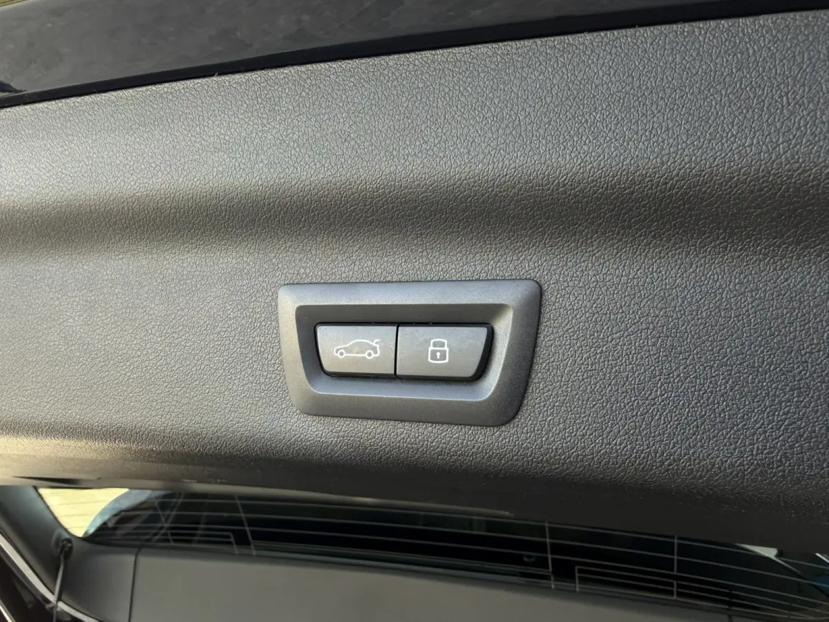 sDrive20i M Sport Panoramadak Trekhaak Elek. Stoelverstelling Carplay Keyless Entry