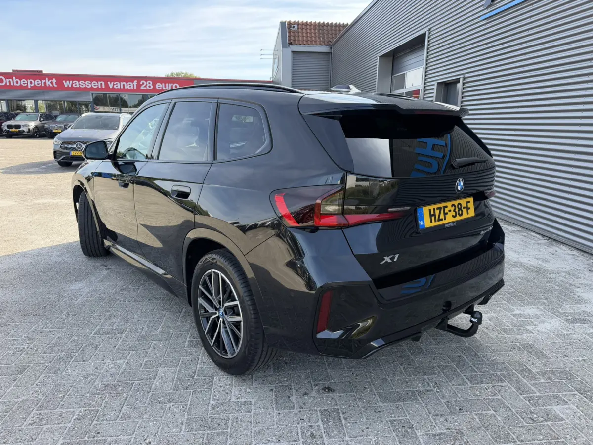 sDrive20i M Sport Panoramadak Trekhaak Elek. Stoelverstelling Carplay Keyless Entry